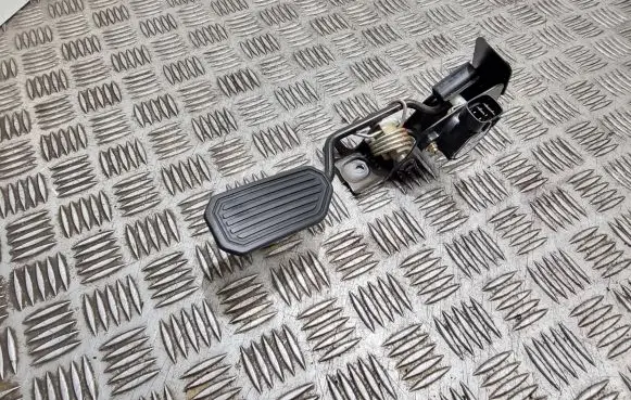 Toyota Avensis T250 Accelerator throttle pedal 8928152011 1983003031 09f23