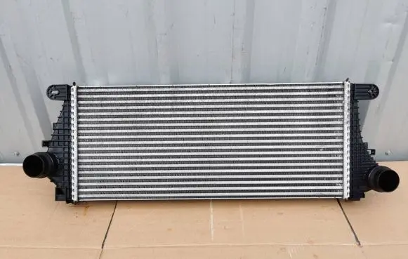 Opel Insignia B Intercooler radiator 84208091-BAX