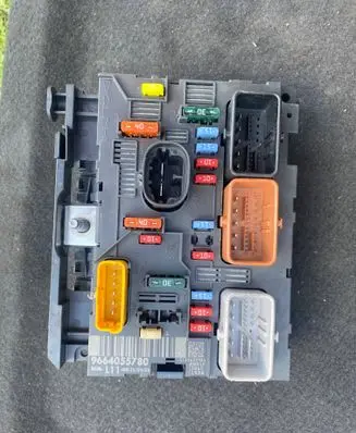 Peugeot 207 BSM Control unit 9664055780 L1100 13635981