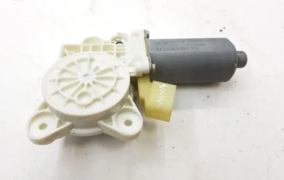 Mercedes-Benz CLK A209 C209 Front door window regulator motor A2308200942 0130821920
