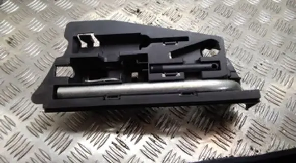 Audi A6 S6 C6 4F Tool set 4F5012111