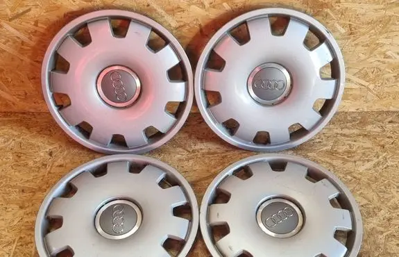 Audi A4 S4 B7 8E 8H R16 wheel hub/cap/trim 4B0601147D