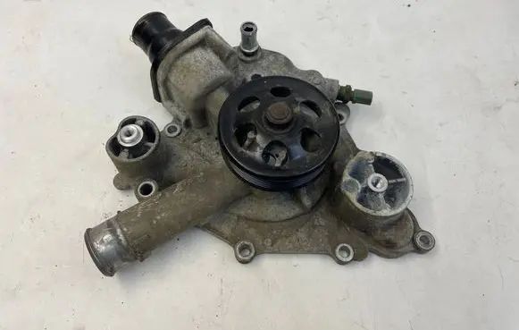 Jeep Grand Cherokee Water pump 05038677AA p05038677AA