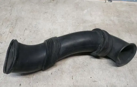Audi Q7 4L Air intake duct part 7L6129752B