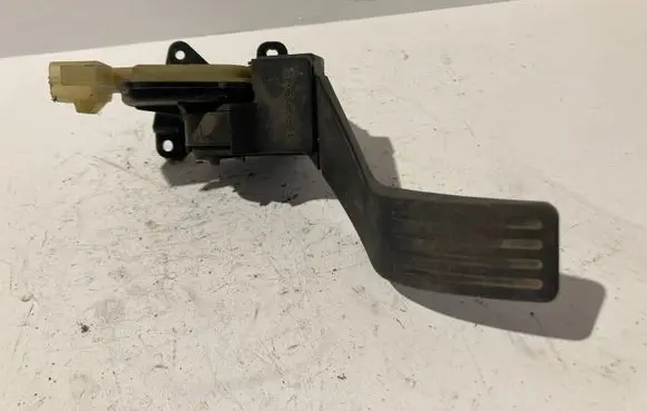 Ford Focus Accelerator throttle pedal 2M519F836AD 0K240803