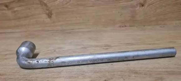 Volvo S60 Wheel nut wrench 