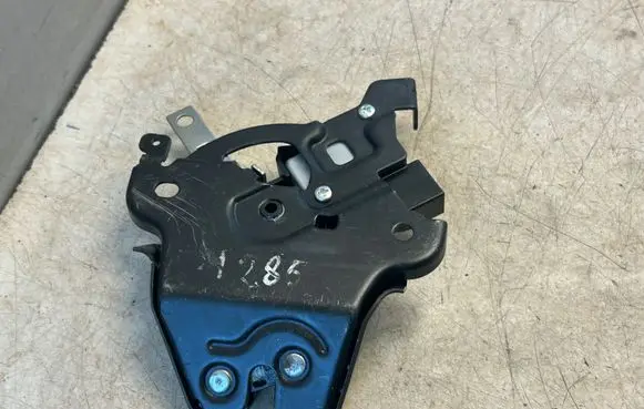 Mazda 6 Loading door lock 