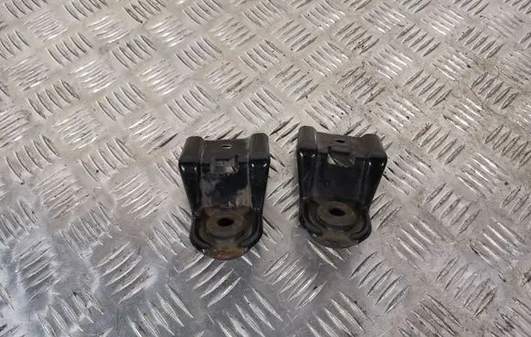 Subaru Forester SJ Radiator mount bracket 030040