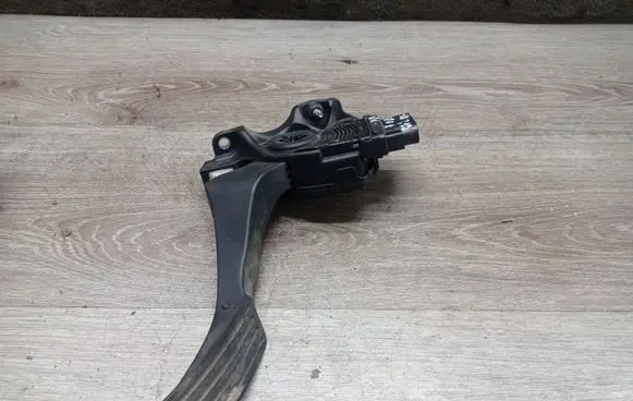 Volvo S80 Accelerator throttle pedal 6G929F836