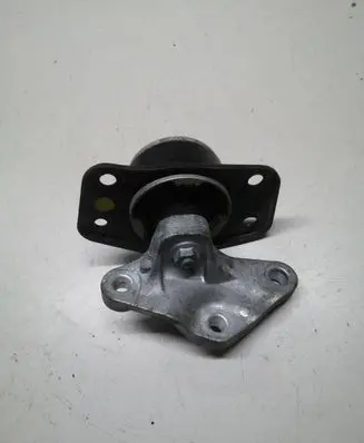 Mitsubishi Colt Engine mount bracket