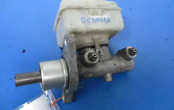Skoda Octavia Mk2 (1Z) Master brake cylinder