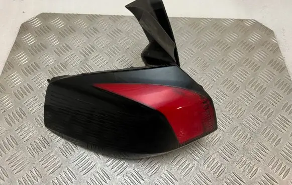 Peugeot 5008 II Rear/tail lights 9811028080