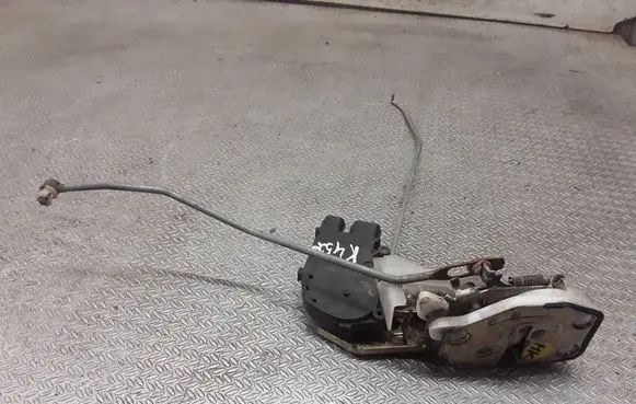 Honda HR-V Front door lock 
