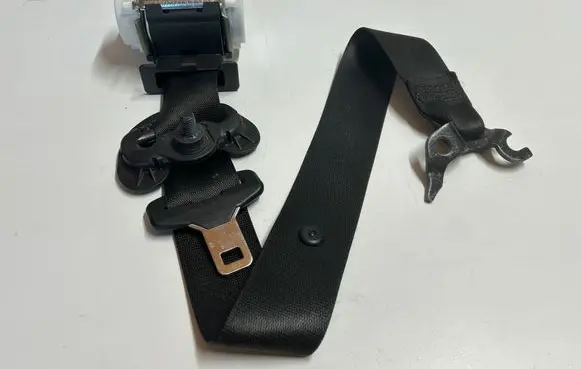 BMW X1 E84 Front seatbelt 33052211