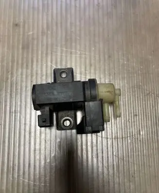 Renault Captur Turbo solenoid valve 8200790180 14T059 70181405