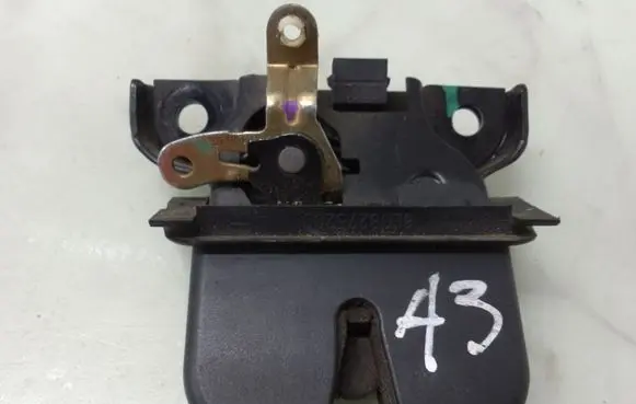 Audi A3 S3 8L Tailgate/trunk/boot lock/catch/latch 8L0827520C
