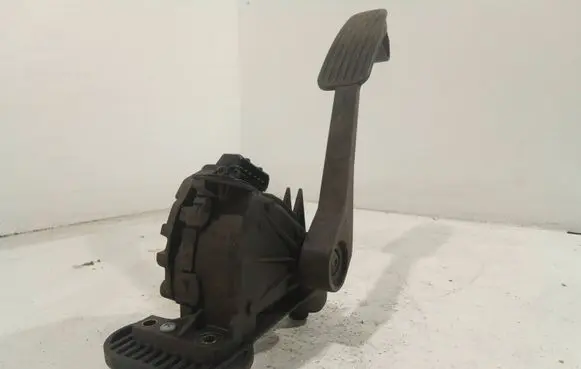 Volvo V70 Accelerator throttle pedal 9496822 00776922