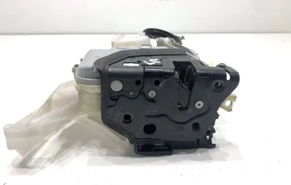 Volkswagen PASSAT B7 Front door lock 3C1837015A