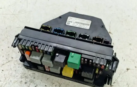 Mercedes-Benz CLS C218 X218 Fuse module A2129004710 A2129016802
