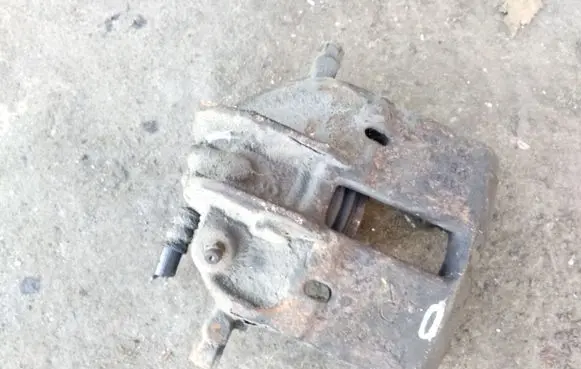 Front brake caliper