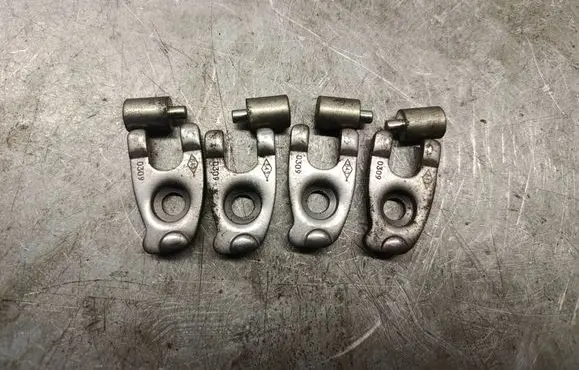 Renault Megane III Fuel Injector clamp holder 