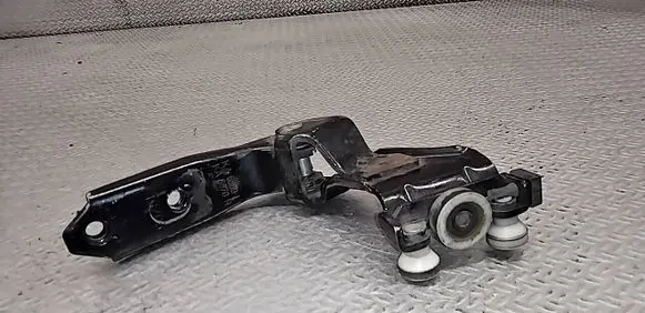 Volkswagen Caddy Sliding door middle roller runner 2K0843335A