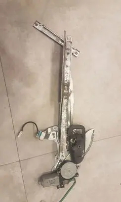 Mitsubishi Pajero Sport I Front door window regulator with motor MR144596 0621006526