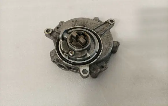Audi A4 S4 B9 Vacuum pump 06M145100F