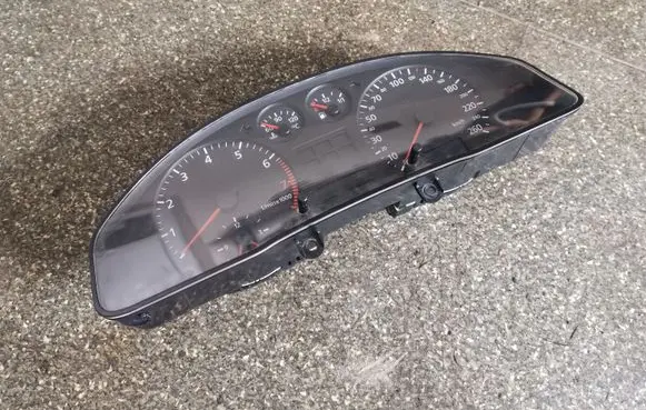 Audi A4 S4 B5 8D Speedometer (instrument cluster) 8D0919861C