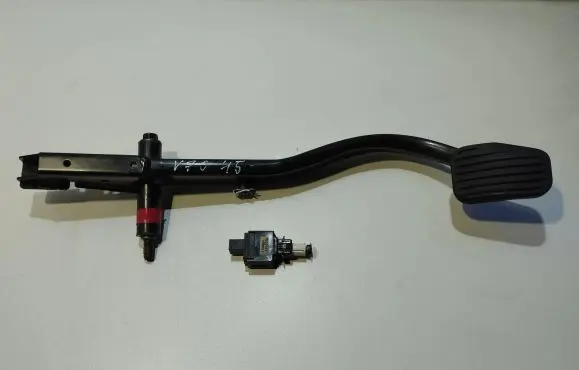 Volvo V70 Brake pedal