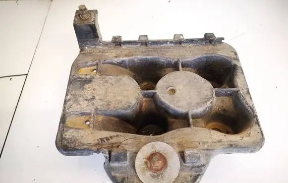 Battery bracket