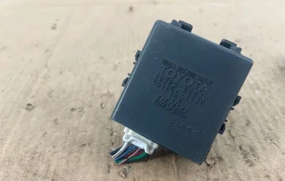 Toyota Avensis T270 Door control unit/module 8597020030 0515004390