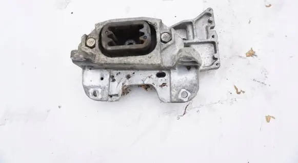 Nissan Juke I F15 Driveshaft support bearing bracket 