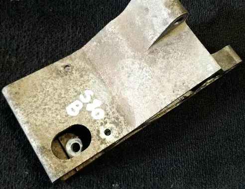 Volvo S80 Engine mounting bracket
