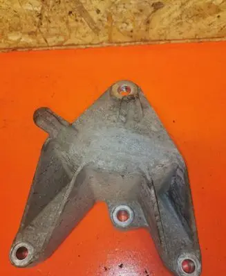 Opel Insignia A Engine mounting bracket 13228289