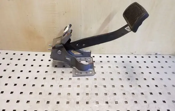 KIA Rio Brake pedal