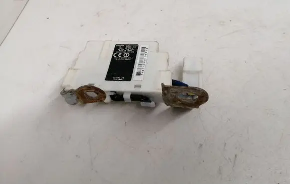 Toyota Prius (XW20) Door control unit/module 8999247020 626467000