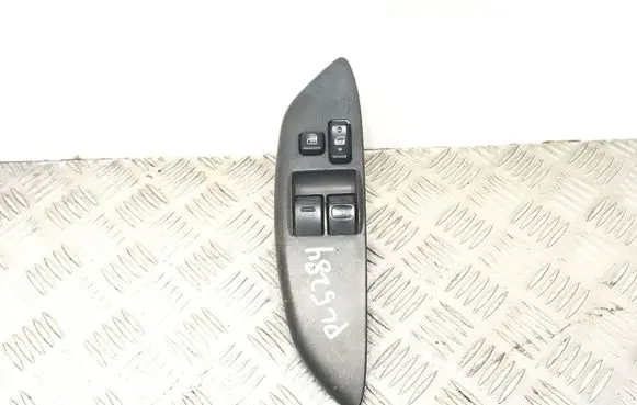 Toyota Yaris Electric window control switch 0122H06