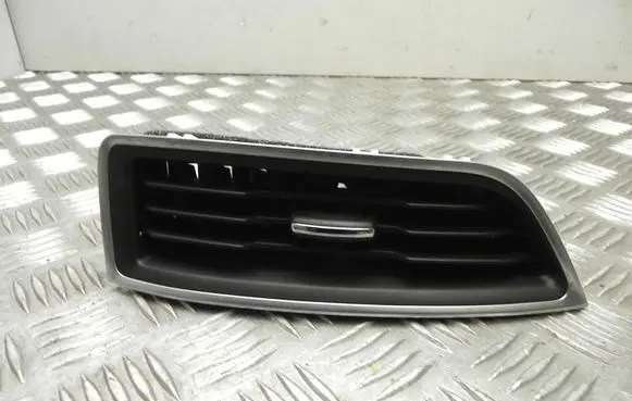 Rear air vent grill