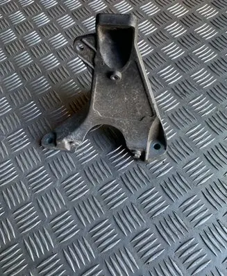 Audi A4 S4 B6 8E 8H Engine mounting bracket 8E0199308A