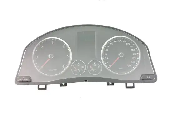 Volkswagen Tiguan Speedometer (instrument cluster) 5N0920870D V0004000