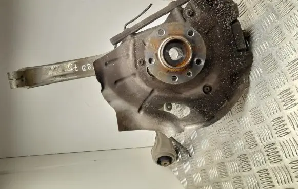 Rear wheel hub