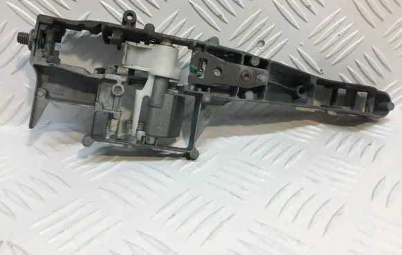 Rear door exterior handle/bracket
