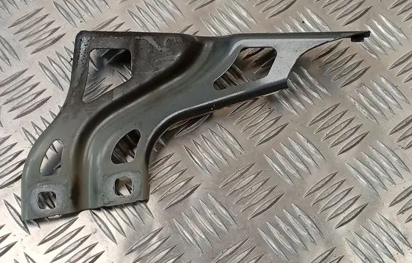 Audi Q3 8U Fender mounting bracket 8U0821136 150412