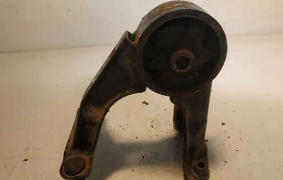 Toyota Avensis T220 Engine mount bracket