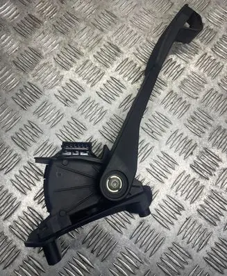 Volvo V70 Accelerator throttle pedal 30636004 6PV00853701