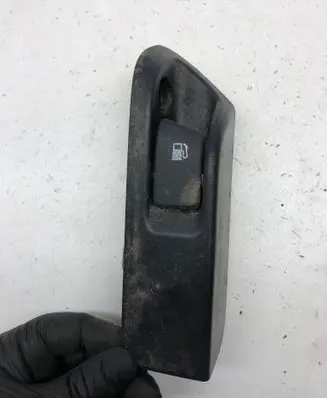 Toyota Auris 150 Fuel tank opening switch
