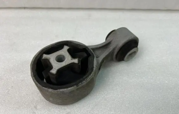 Engine mount bracket