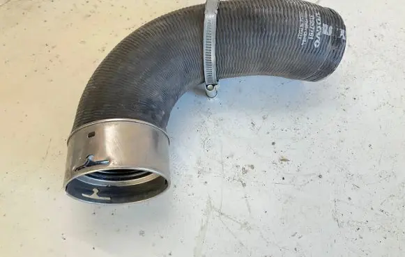 Volvo XC90 Intercooler hose/pipe 31657751