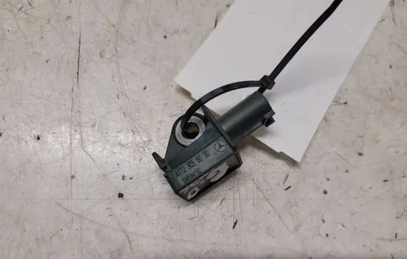 Mercedes-Benz E W212 Airbag deployment crash/impact sensor A1729056000